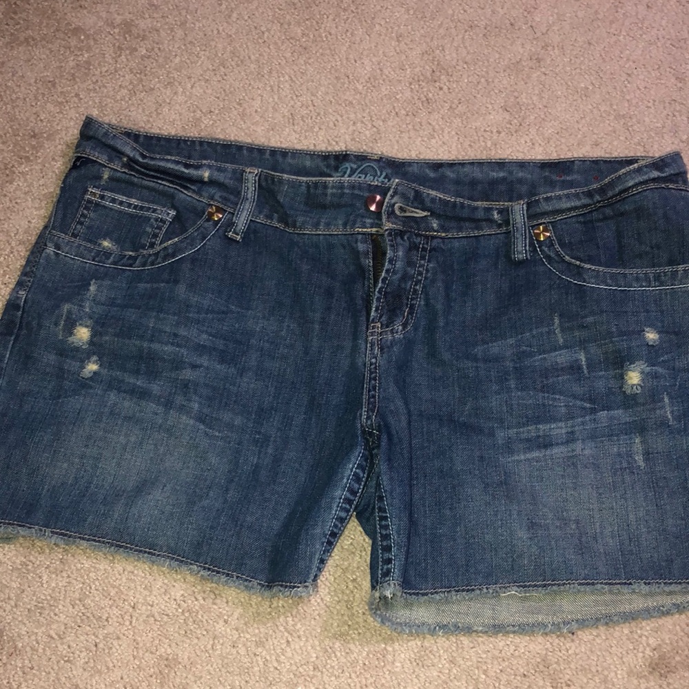 Jean shorts distressed